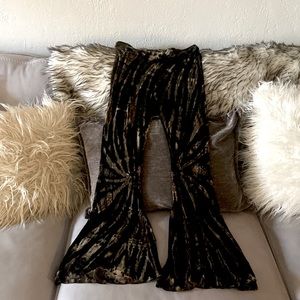 Worn once , I have very  long legs , wish they were an inch longer. so comfy 🌺